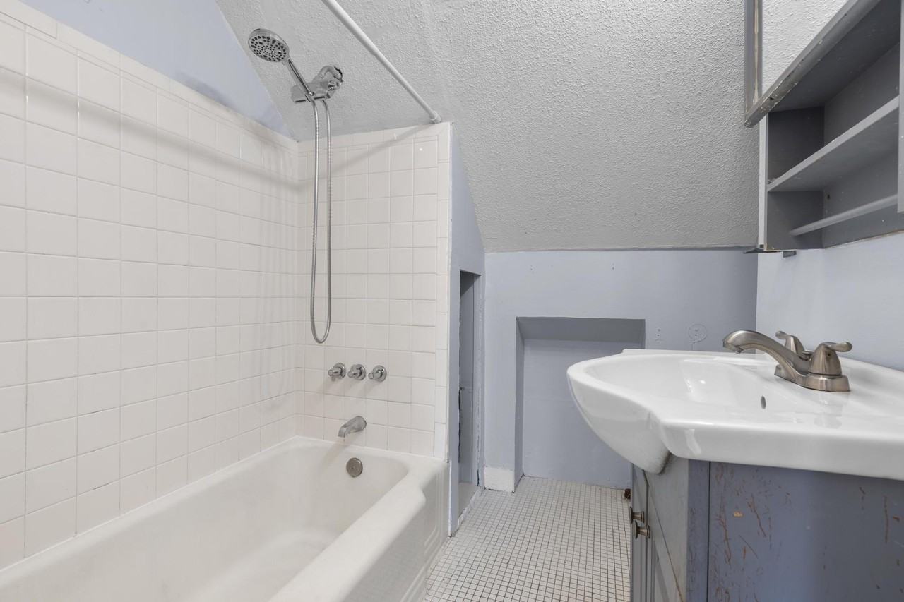 79 Maple St Apt 3rd #3 - Photo 7 of 23