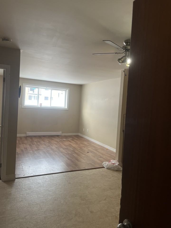 615 Chalmers Crt #5 - Photo 2 of 6