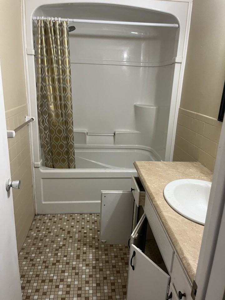 615 Chalmers Crt #5 - Photo 5 of 6