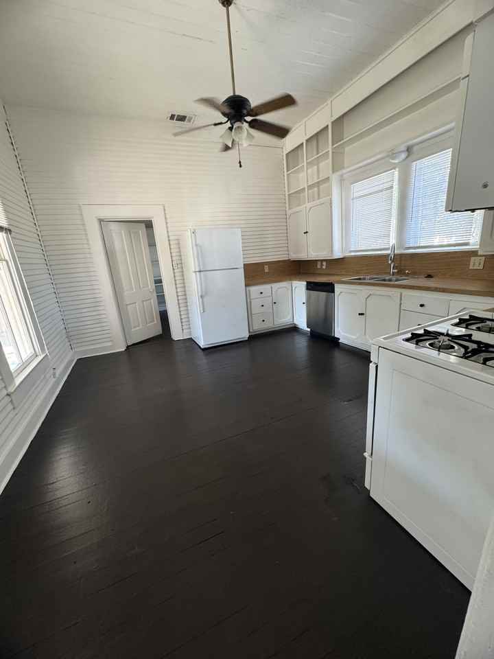 302 S Burleson St #1 - Photo 6 of 21