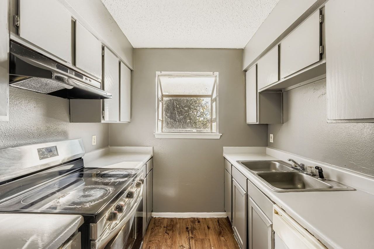 1913 W Loop - Photo 4 of 50