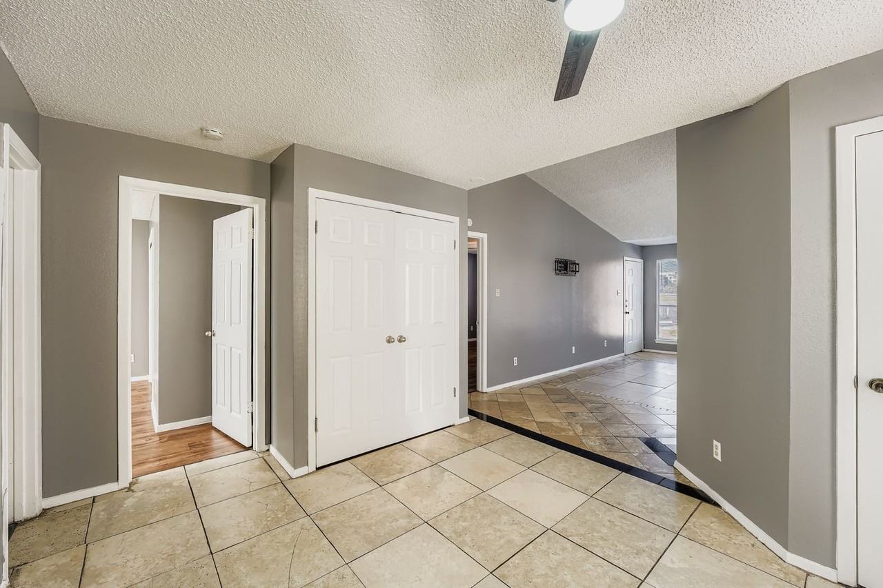 1913 W Loop - Photo 5 of 50