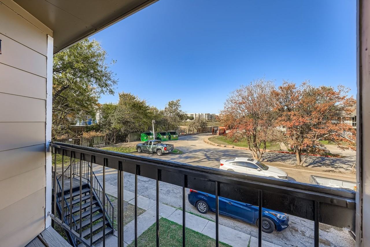 1913 W Loop - Photo 6 of 50