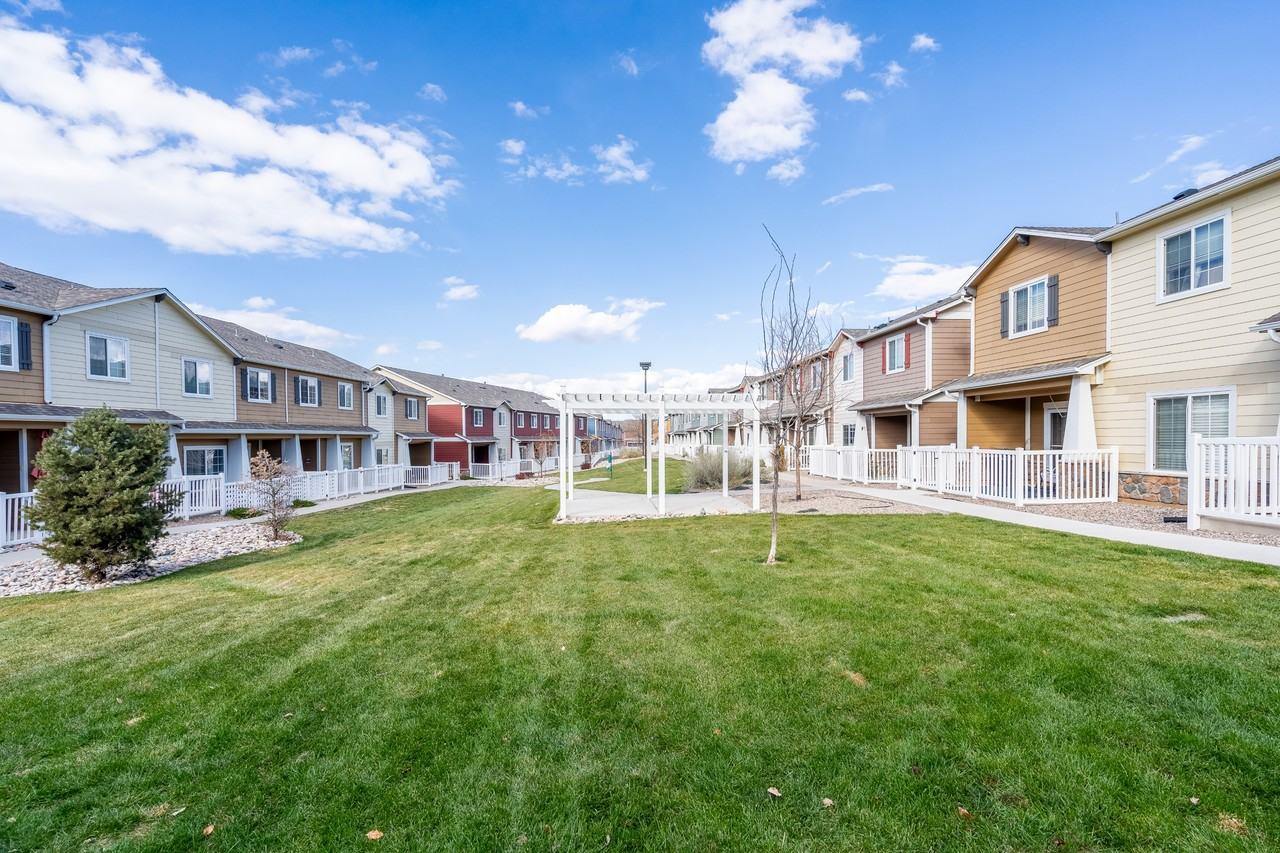 Pearl Kite Vw 4910/BB/Albano #1 - Photo 2 of 16