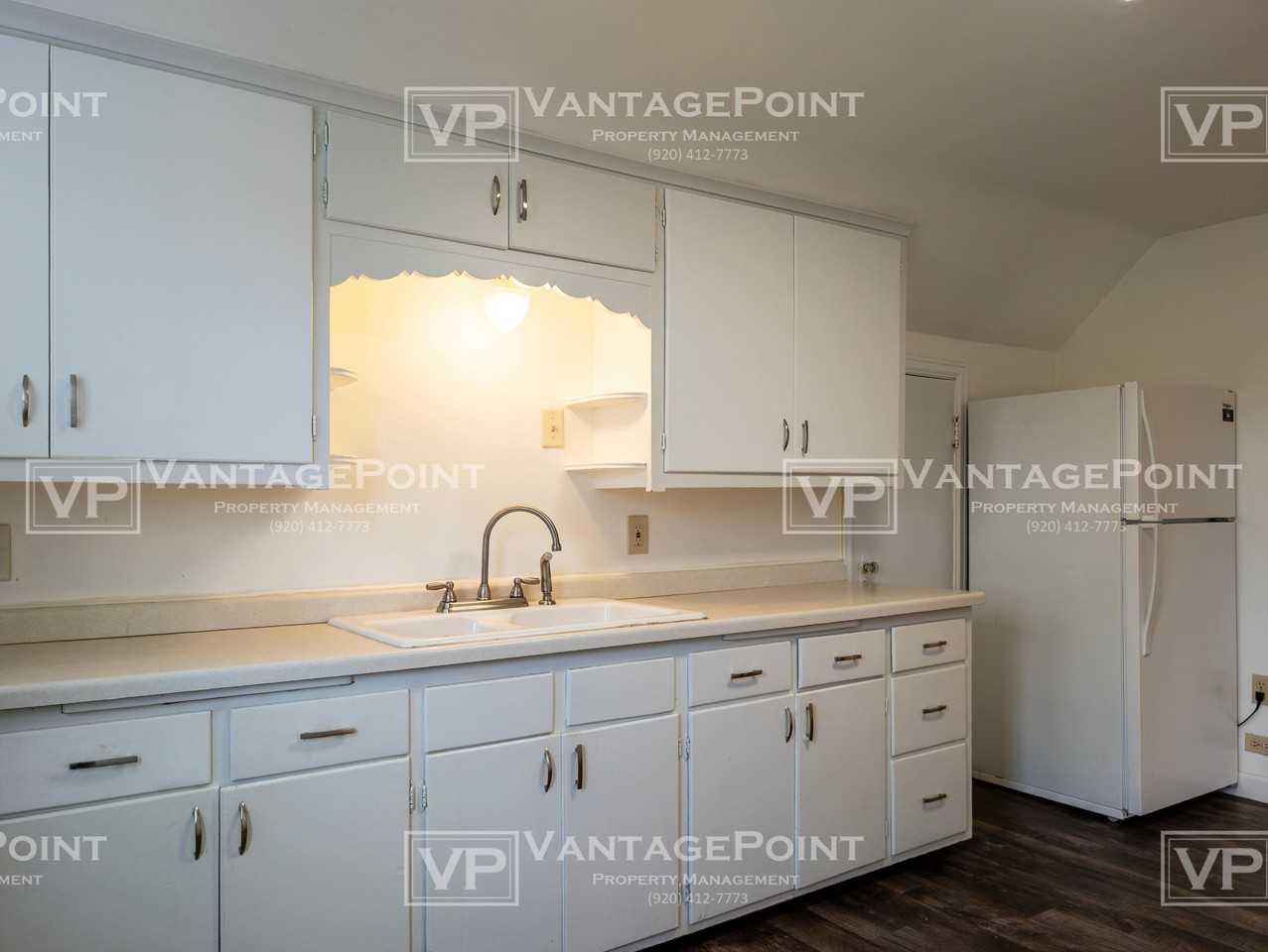 444 S Baird St Uppr - Photo 2 of 11