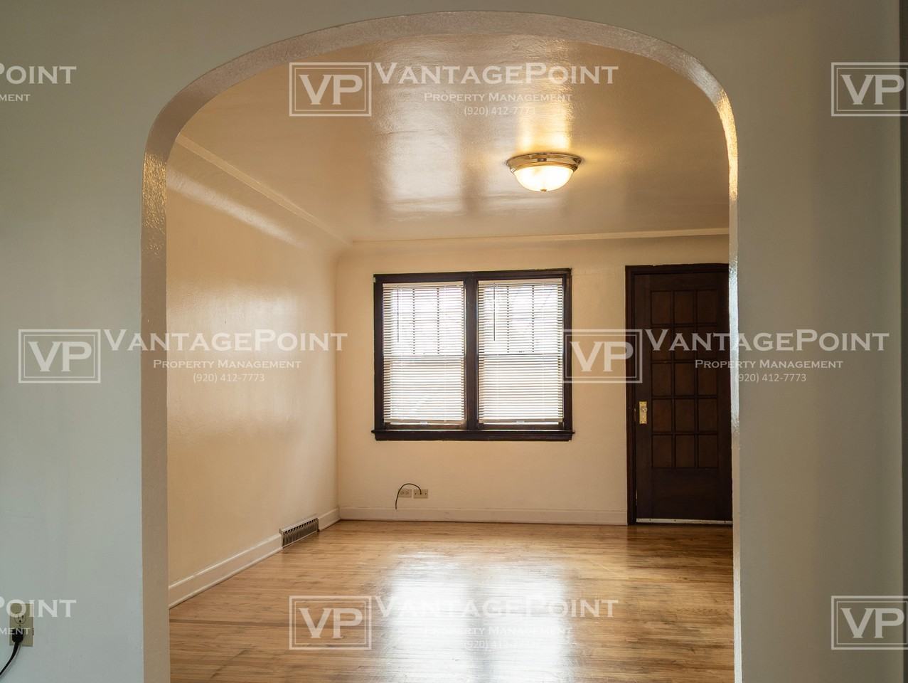 444 S Baird St Uppr - Photo 3 of 11