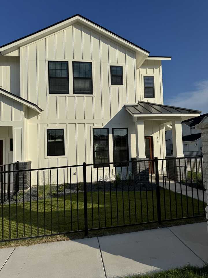 5811 South 31st StreetUnit 201 #201 - Photo 2 of 28