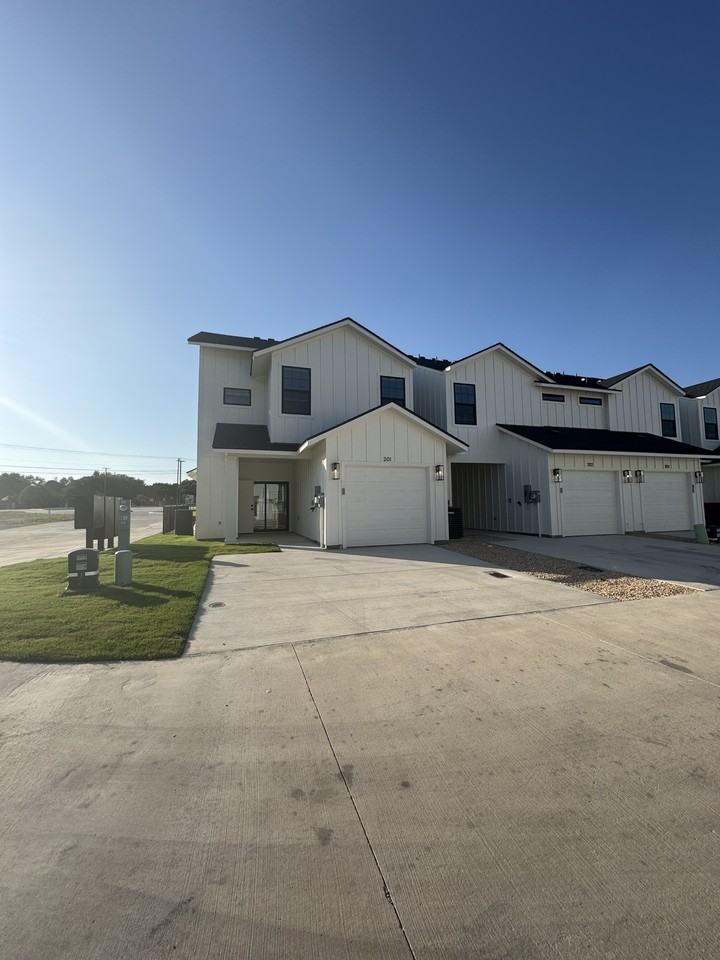 5811 South 31st StreetUnit 201 #201 - Photo 3 of 28