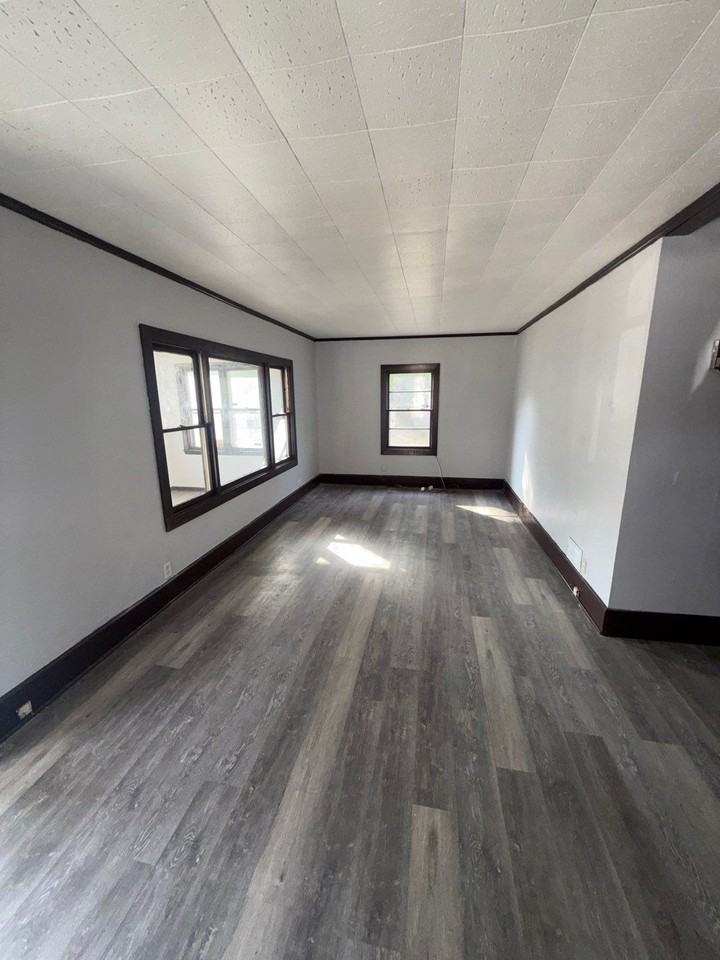 1227 Fairview Ave #1 - Photo 2 of 9