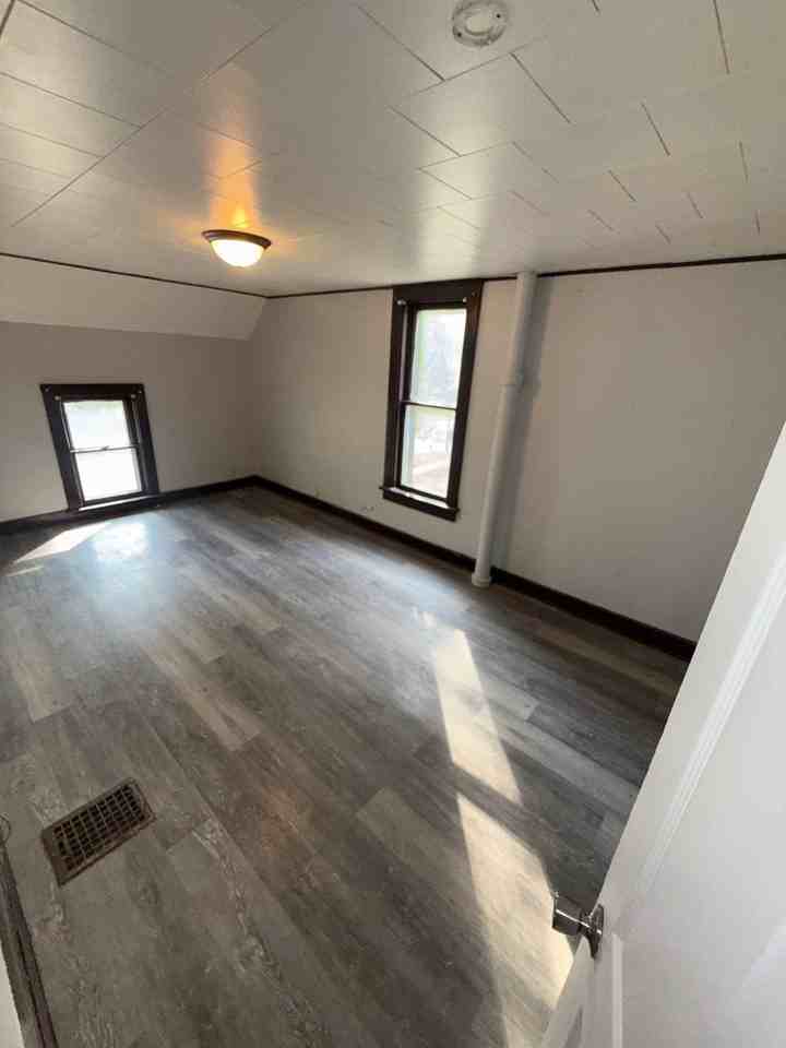 1227 Fairview Ave #1 - Photo 6 of 9