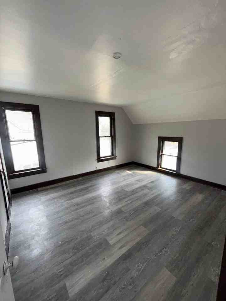 1227 Fairview Ave #1 - Photo 7 of 9