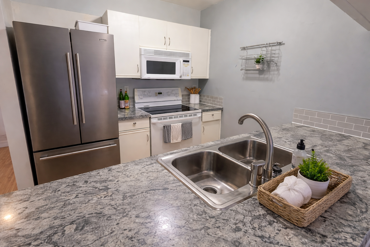 Colonial House - Photo 3 of 15