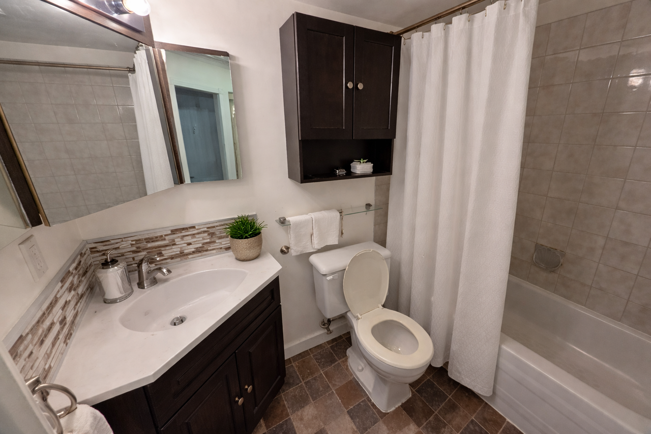 Colonial House - Photo 6 of 15