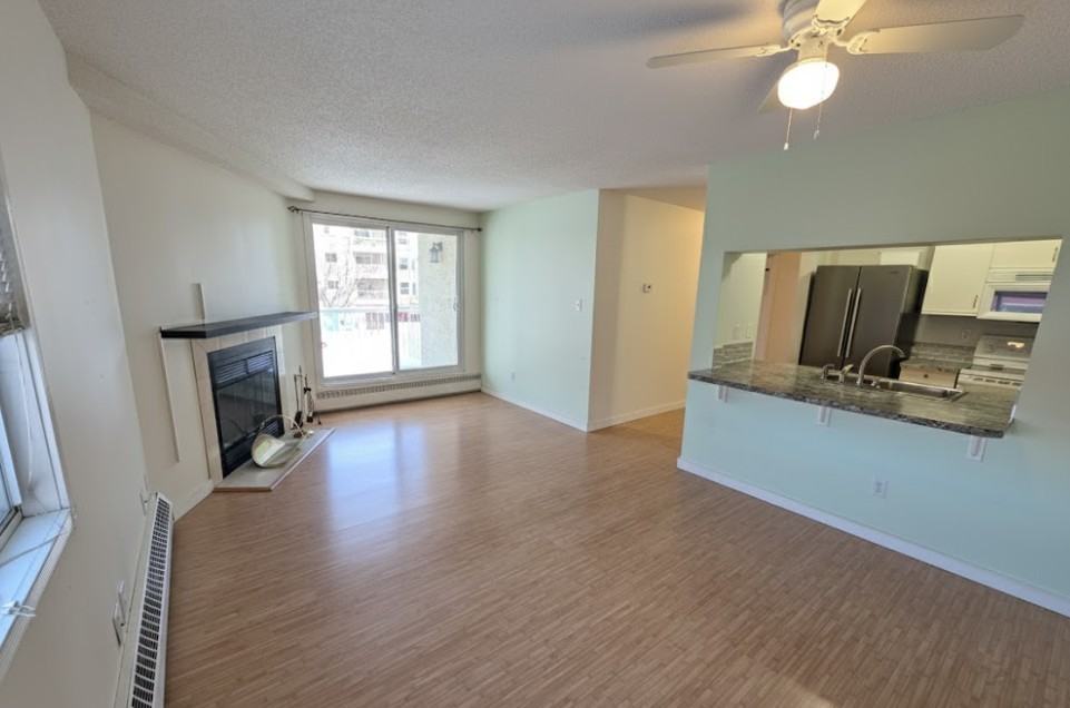 Colonial House - Photo 7 of 15