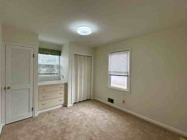 1218 Oakland Terrace Rd #1 - Photo 5 of 9