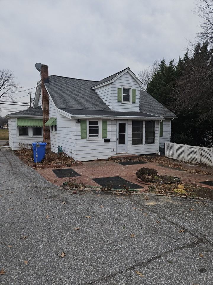 513 E Baltimore St #1 - Photo 4 of 33