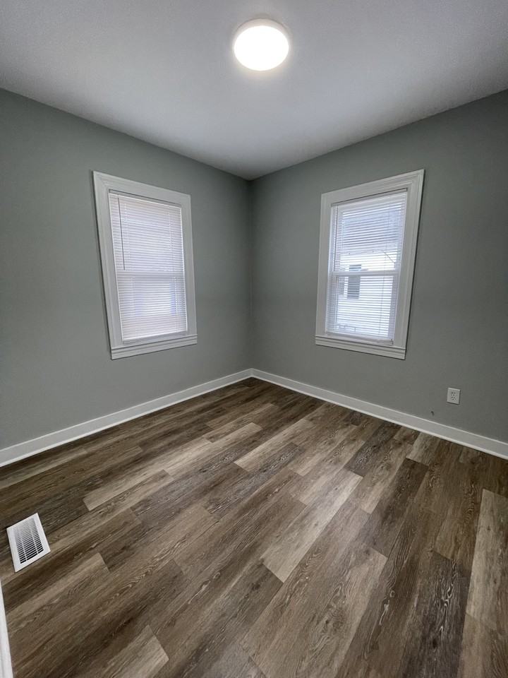 311 Marshall St #1 - Photo 4 of 9