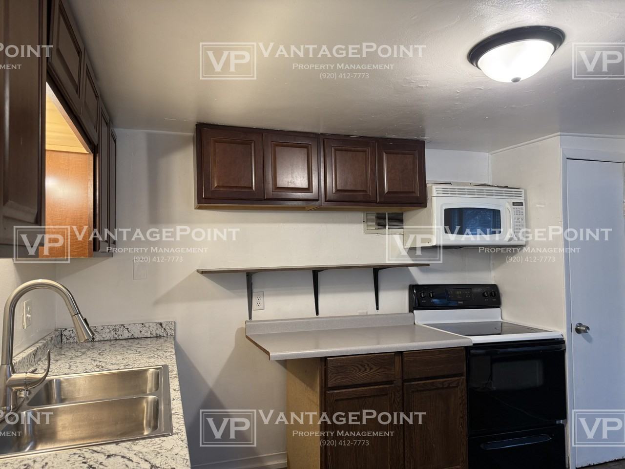 1028 Stuart St - Photo 3 of 19