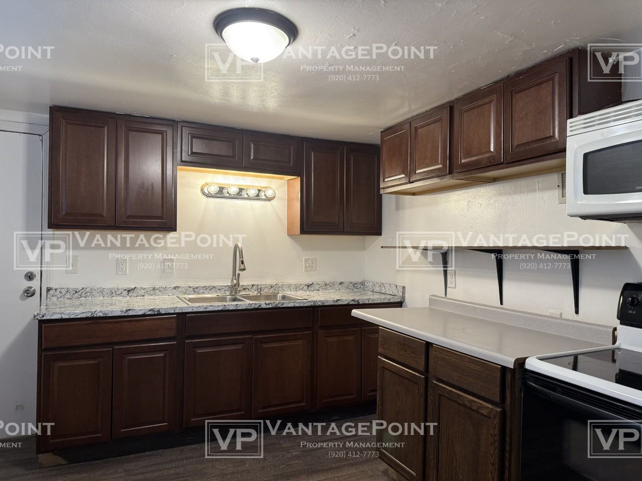 1028 Stuart St - Photo 4 of 19