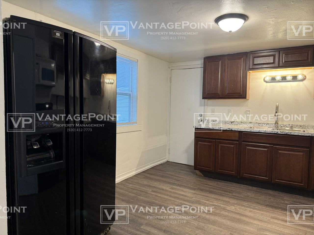 1028 Stuart St - Photo 5 of 19