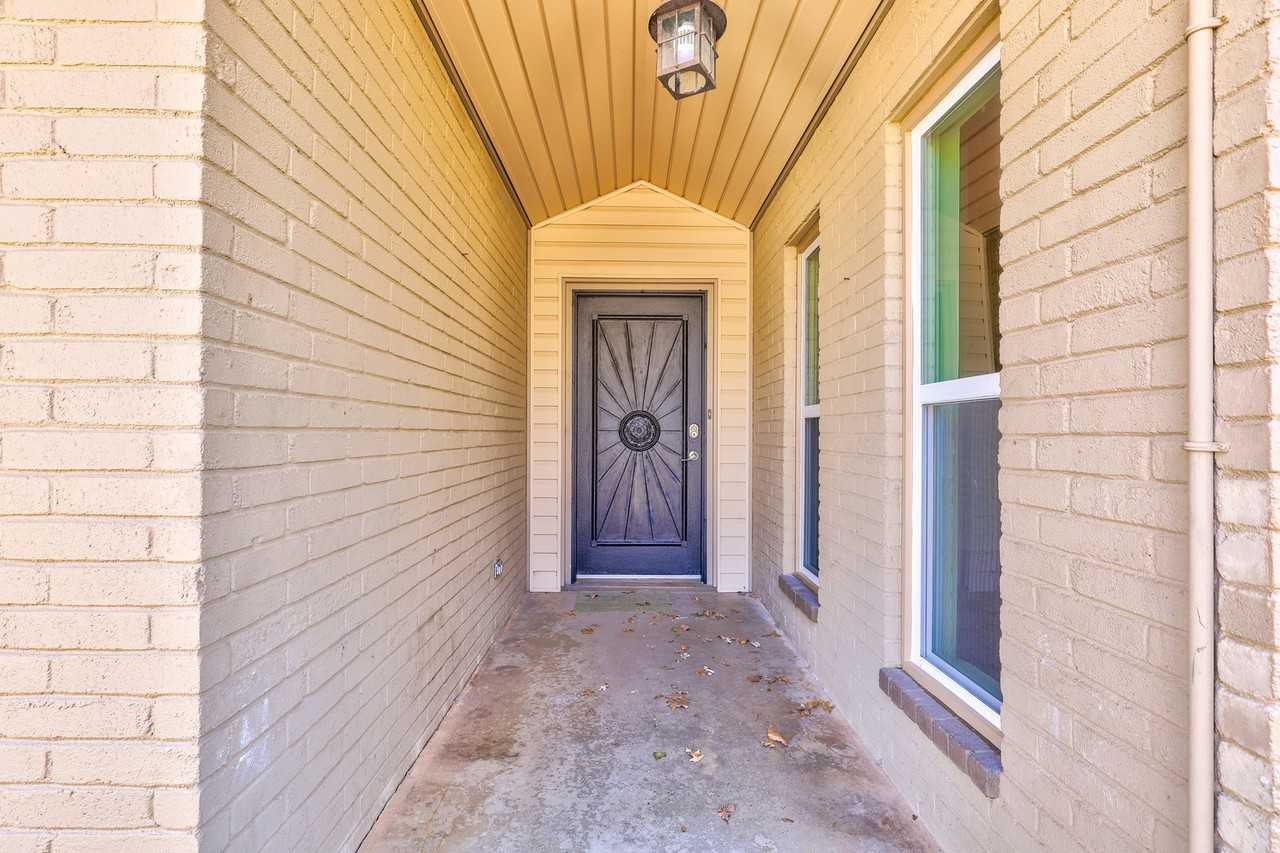 1008 E 11th St #1 - Photo 2 of 10