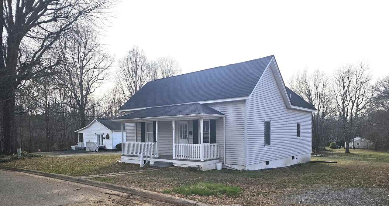 706 Maple St #1 - Photo 4 of 14