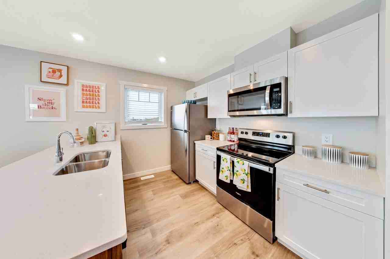 Bella Towns - Photo 6 of 50