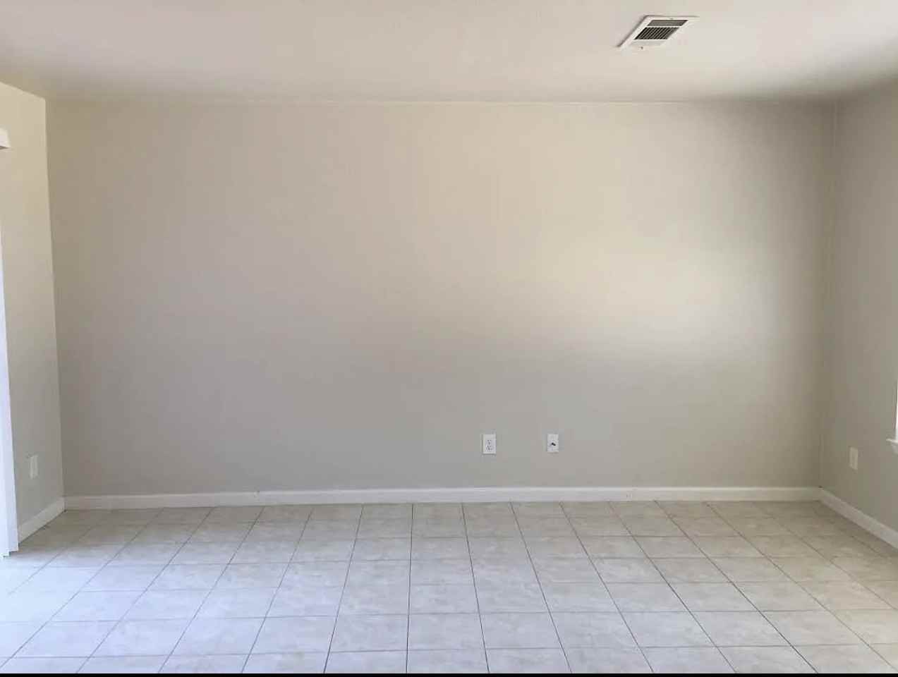 1900 Sandy Ct Apt B - Photo 2 of 5