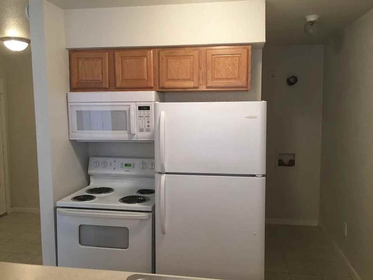 1900 Sandy Ct Apt B - Photo 3 of 5