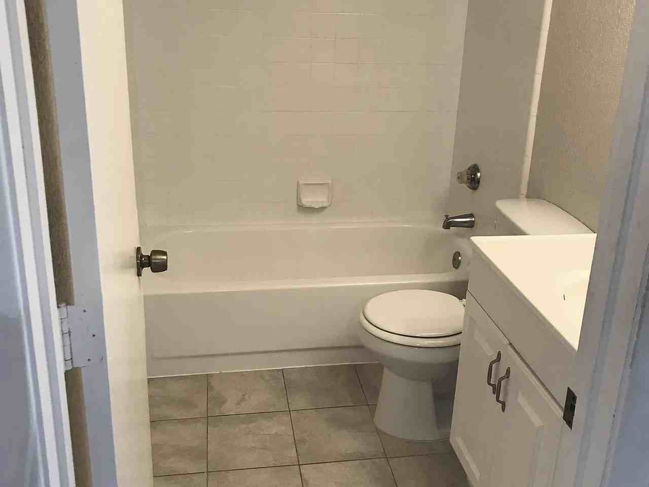 1900 Sandy Ct Apt B - Photo 5 of 5