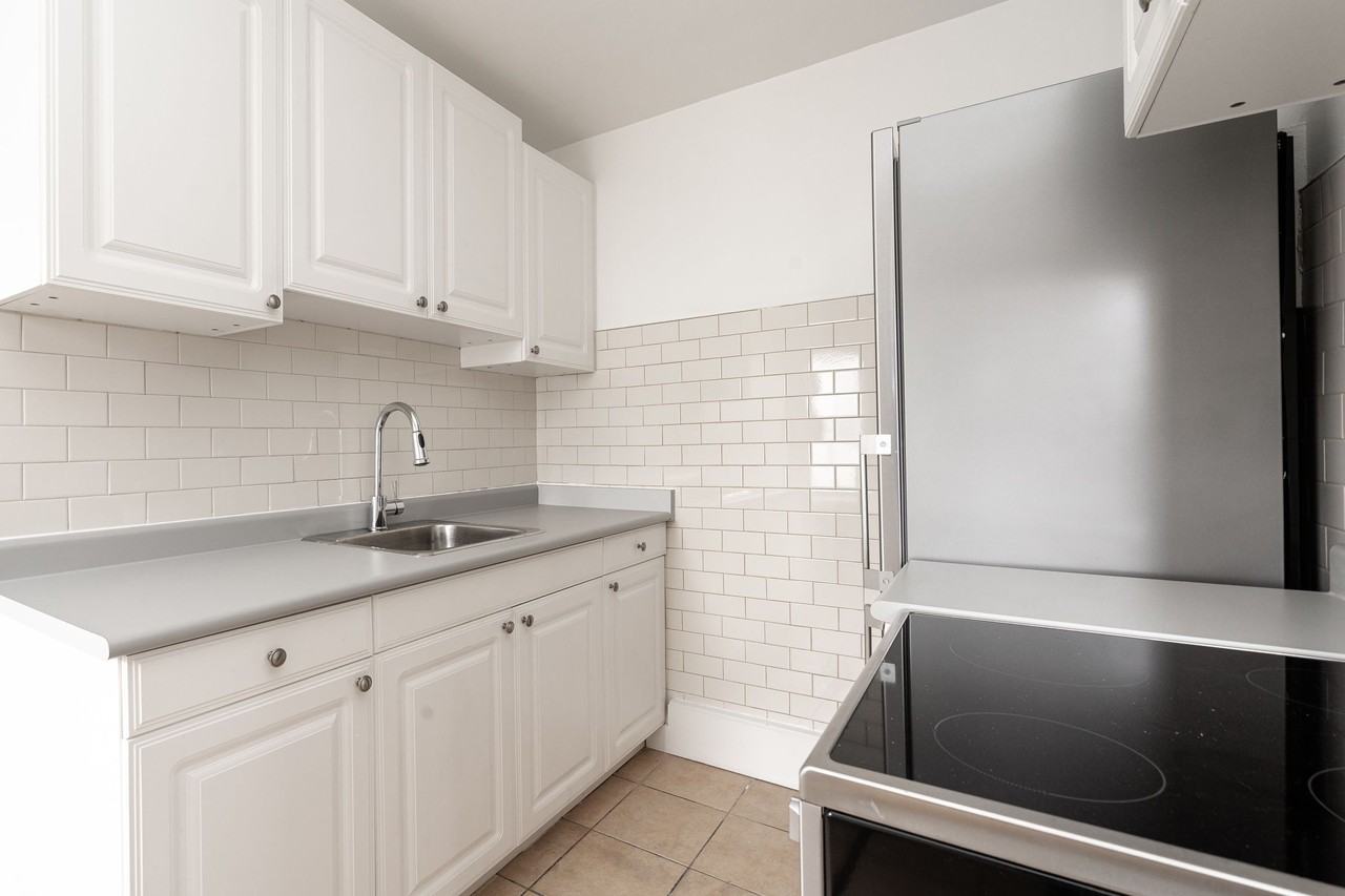 122 Dowling Avenue - Photo 3 of 11