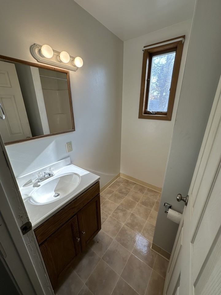 423 9th St S #423-9thSTS - Photo 4 of 14