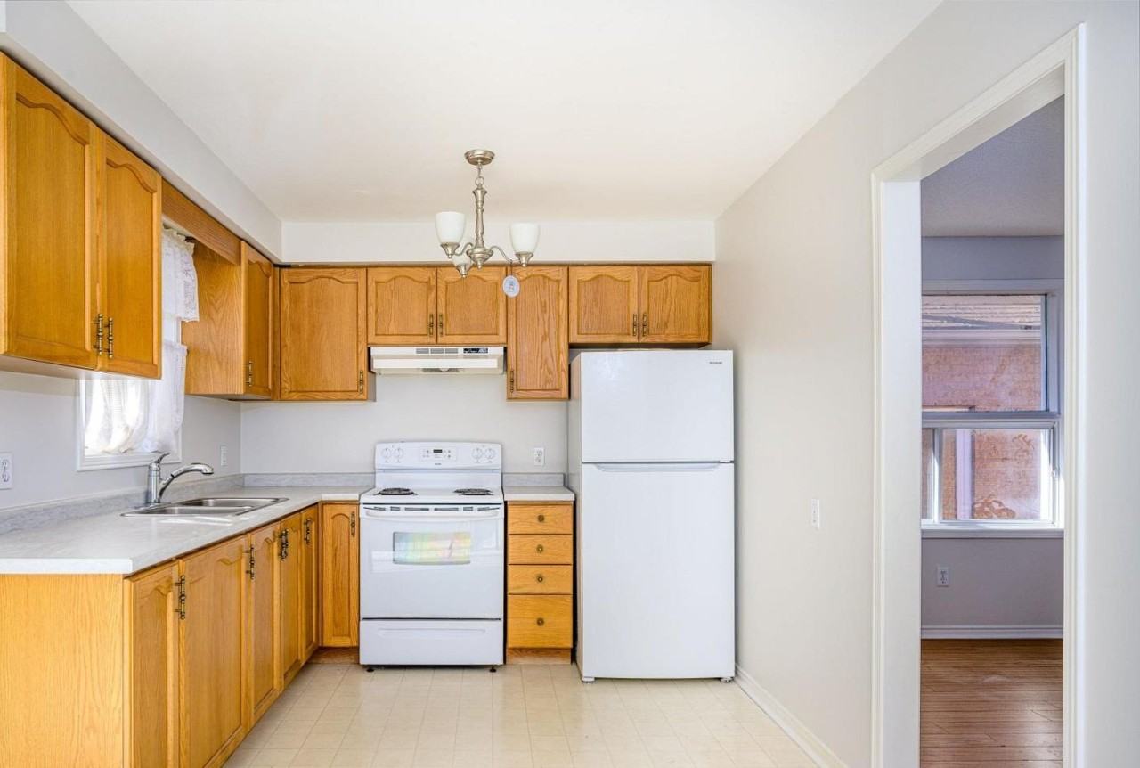 197 Livingstone St W - Photo 7 of 26