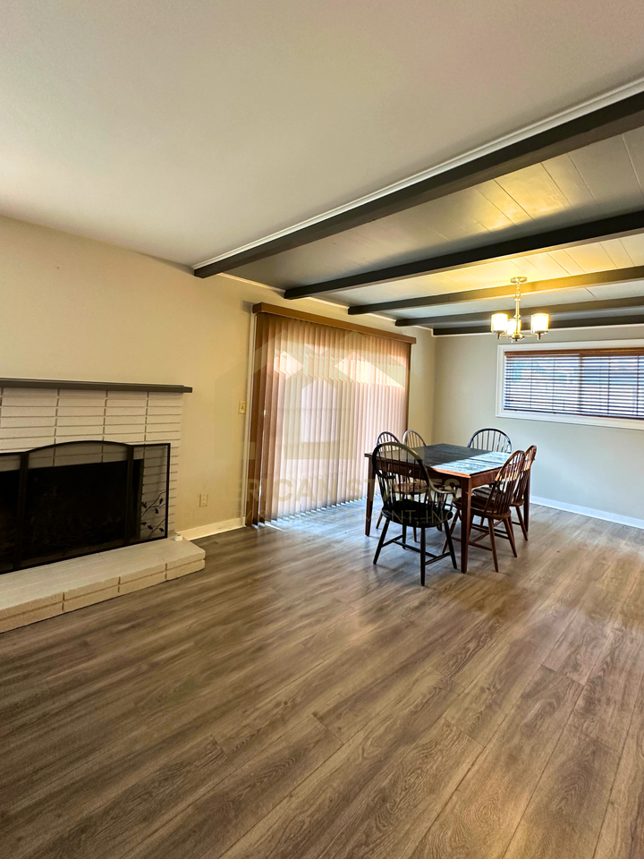 300 S 2nd St #1 - Photo 5 of 17