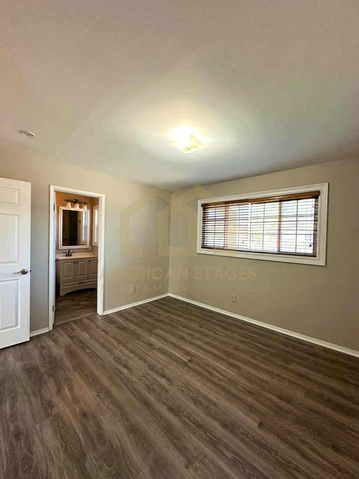 300 S 2nd St #1 - Photo 7 of 17