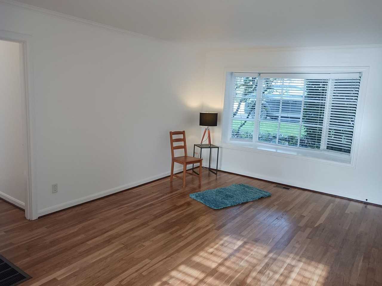 Broadmoor Manor - Photo 7 of 50