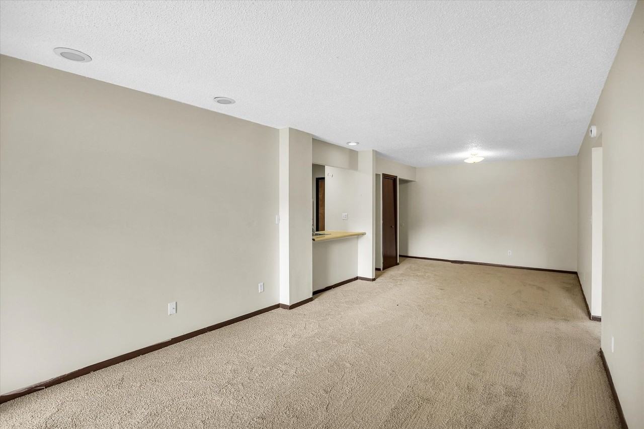 243 Keystone Dr #18 - Photo 6 of 16