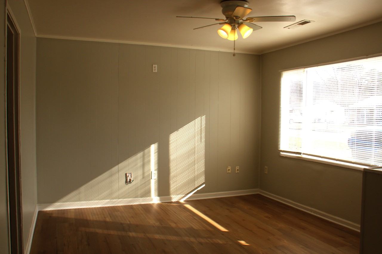 1709 Oakwood Ave Ne #1 - Photo 4 of 15