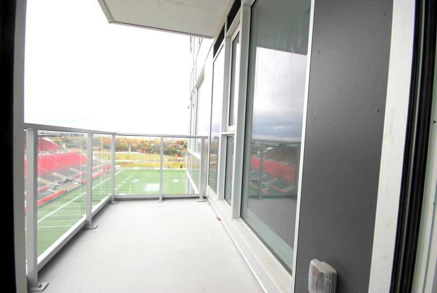 1035 Bank St - Photo 4 of 12