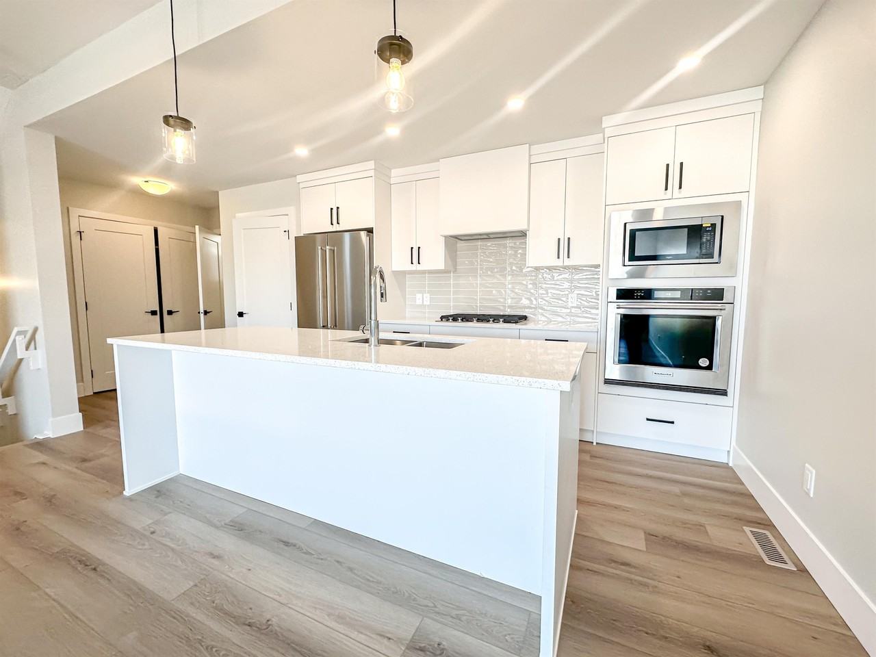 2855 12 Ave Sw - Photo 2 of 50