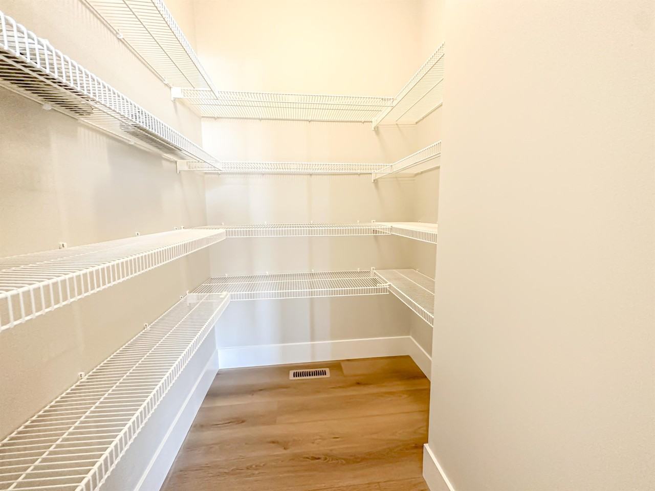 2855 12 Ave Sw - Photo 6 of 50