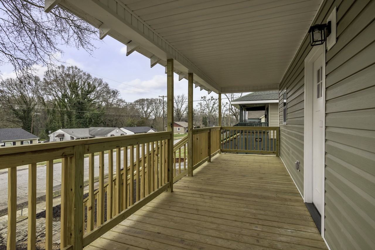 304 E Hampton Ave #1 - Photo 4 of 24