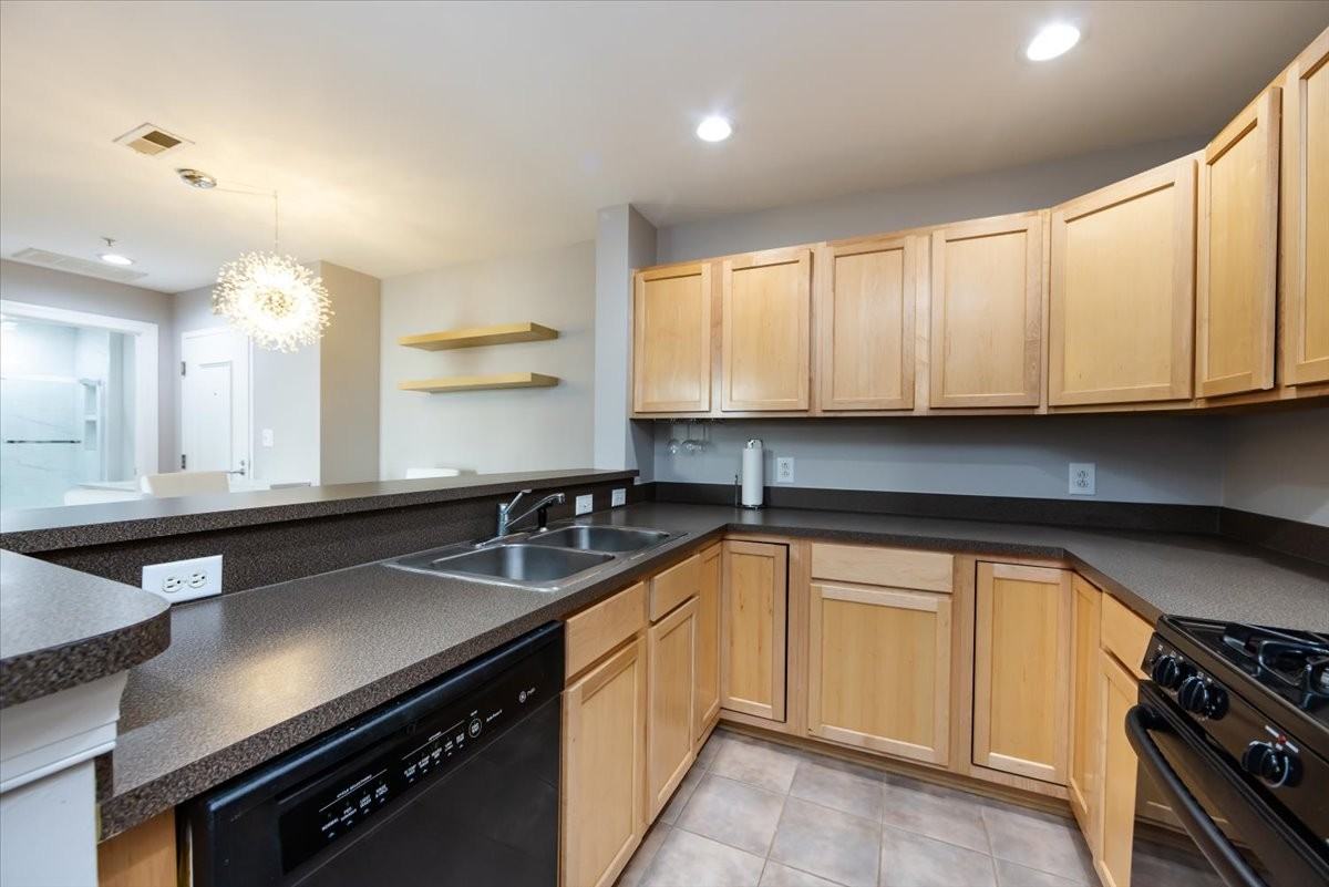 718 W Trade St #204 - Photo 3 of 35