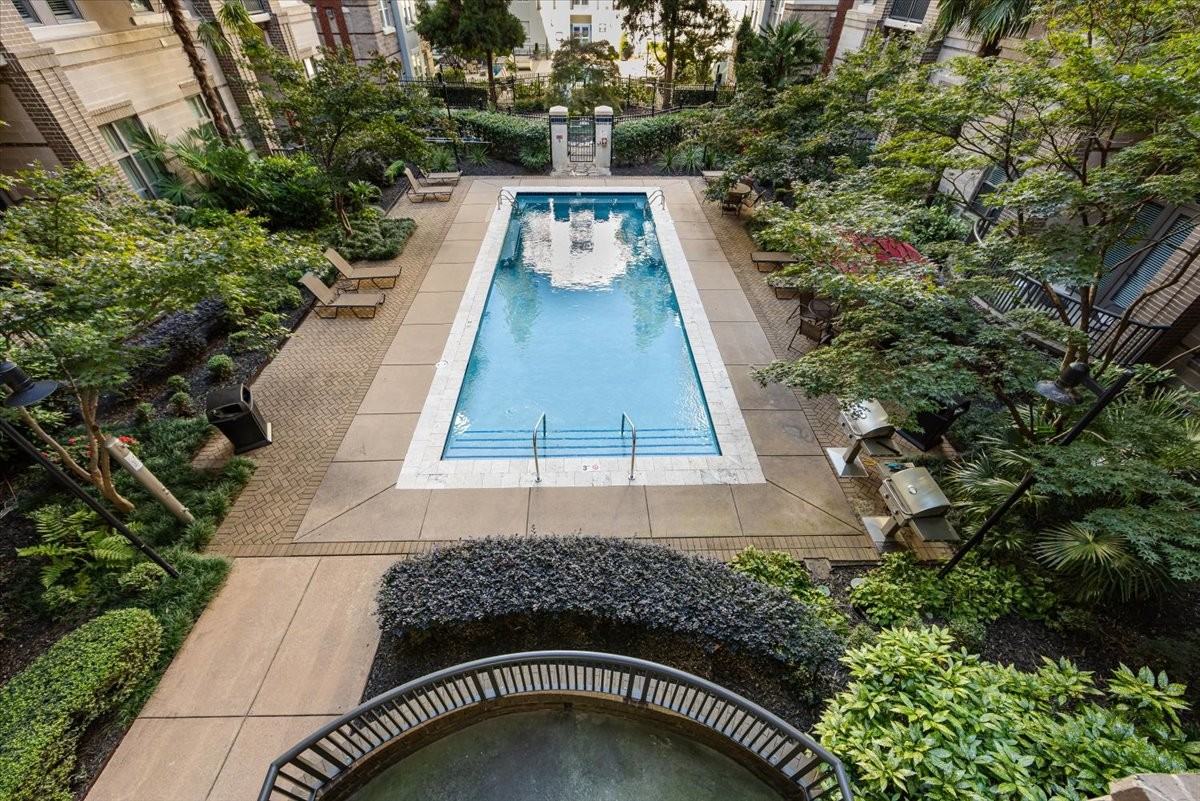 718 W Trade St #204 - Photo 5 of 35