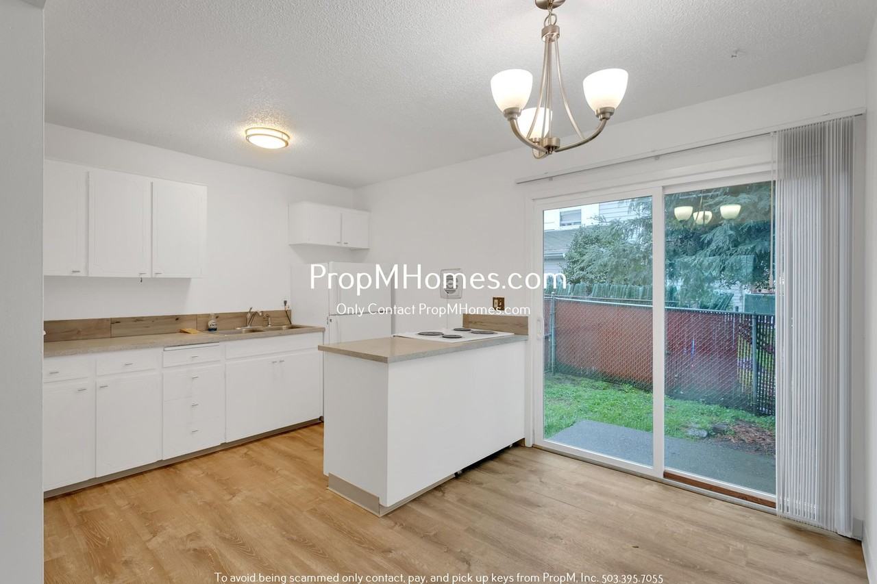 712 9th St - Photo 2 of 22