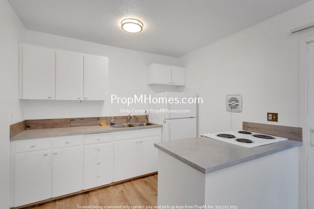 712 9th St - Photo 3 of 22