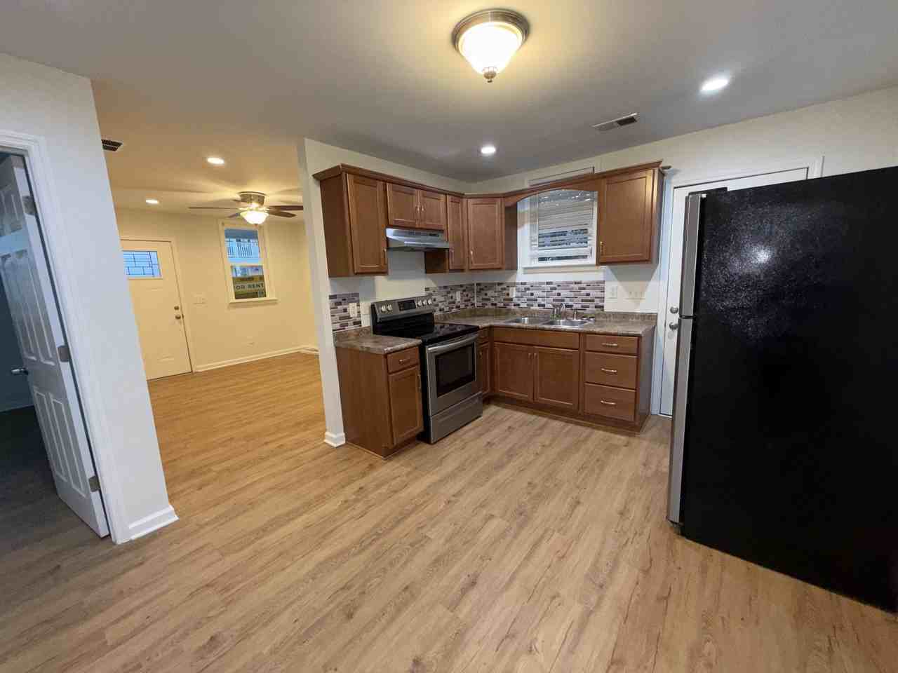 212 Romney St #1 - Photo 3 of 24