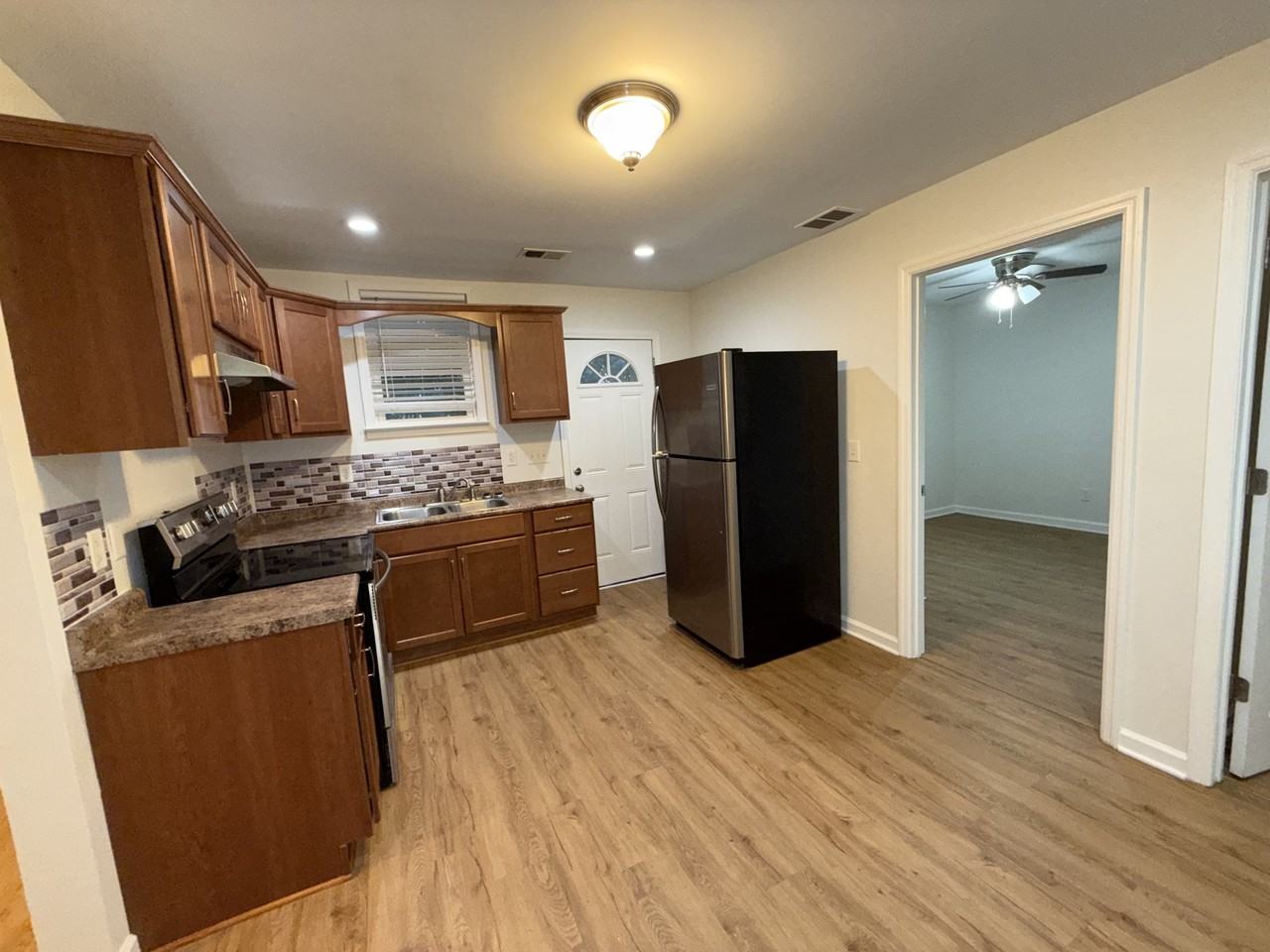 212 Romney St #1 - Photo 5 of 24