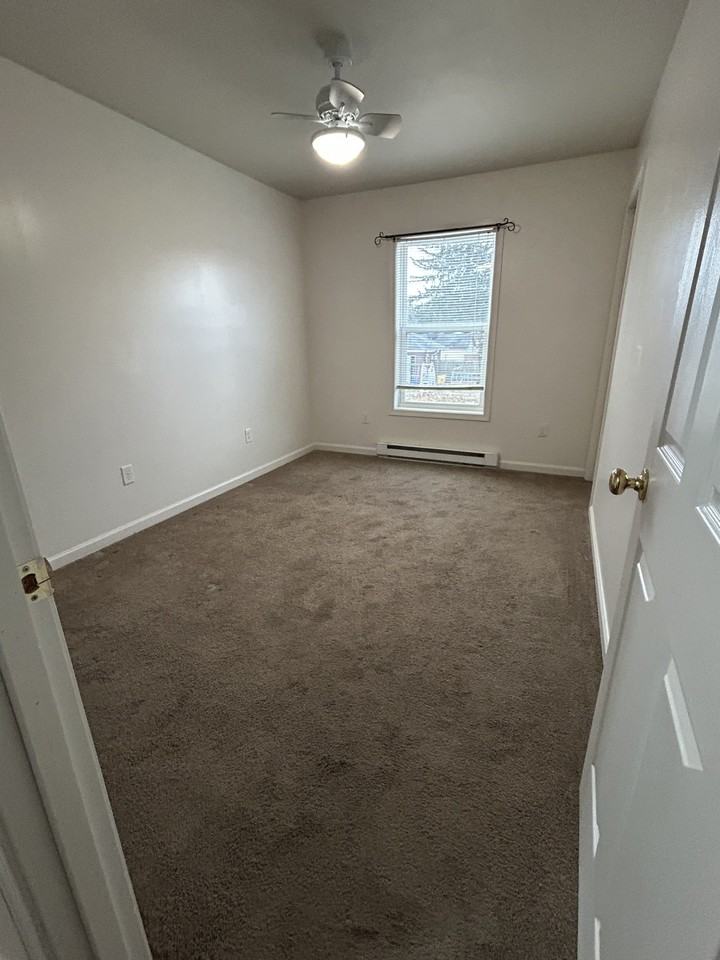 426 3rd St #C - Photo 5 of 10