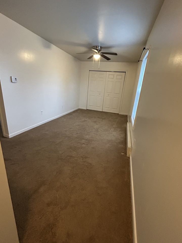 426 3rd St #C - Photo 7 of 10